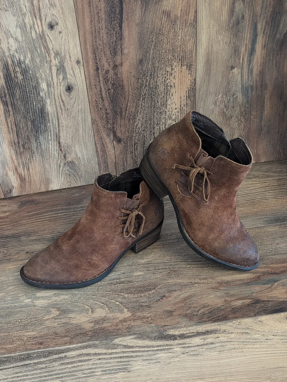 Born Bowlen Distressed Brown Suede Leather Ankle Booties 7M          551A